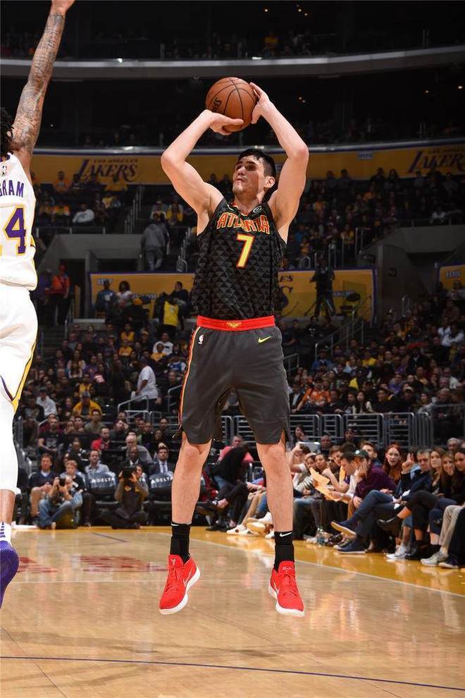 竞技宝-包含Scout关键节点精彩发挥，湖人带队取胜！的词条