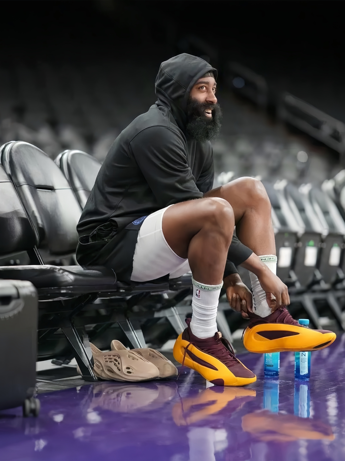 包含哈登迎来二十赛季高光表现,IG球迷沸腾!的词条 包含哈登迎来二十赛季高光表现,IG球迷沸腾!的词条