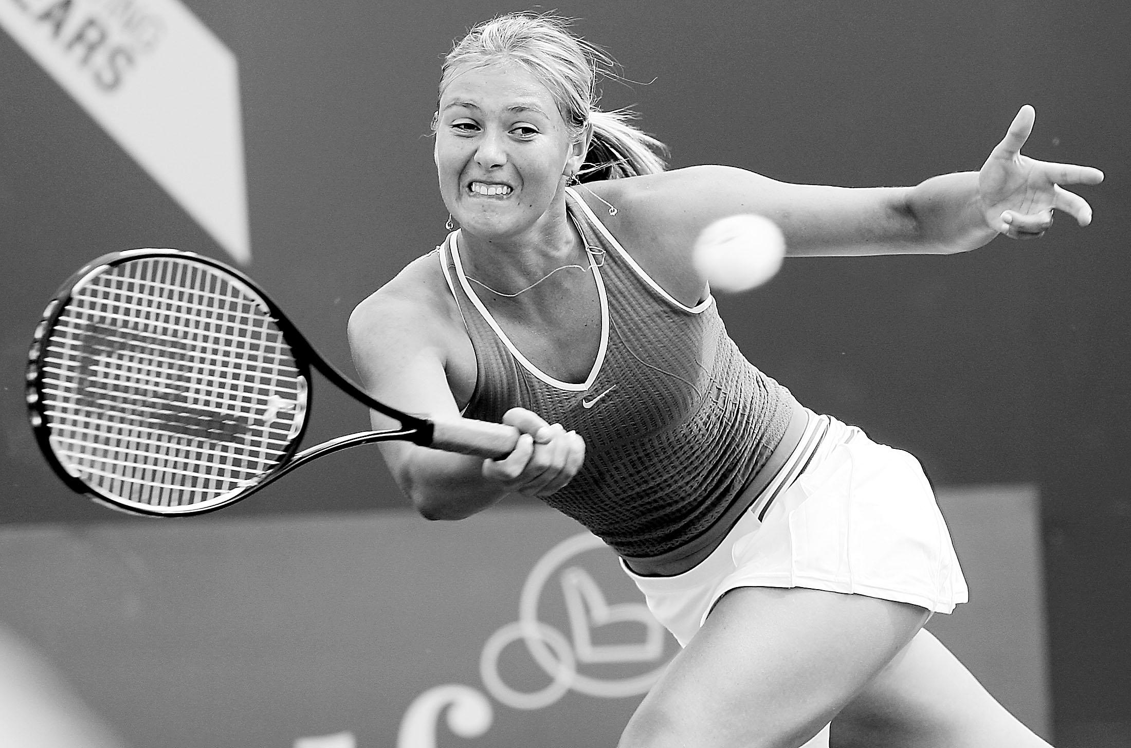 JJB-莎拉波娃在西班牙队比赛中惊险取胜，势不可挡引发热议！的简单介绍